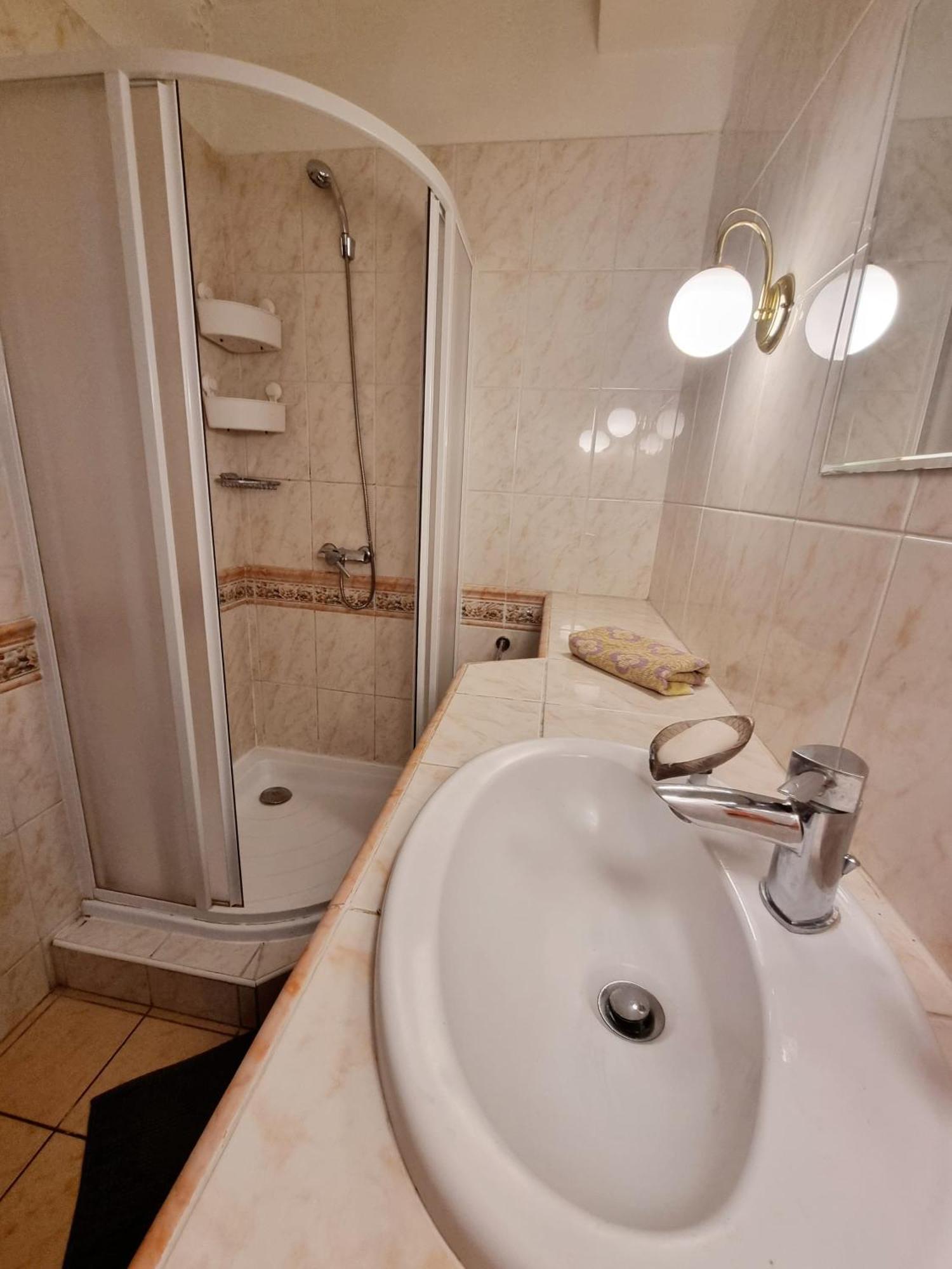 Big 4 Room Huge Apartment Bratislava Exterior photo